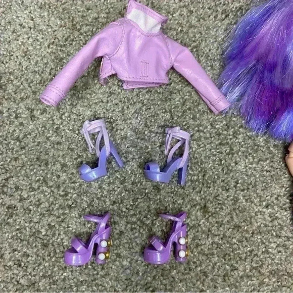 Rainbow High Purple Fashion Doll Series 1 - Violet Willow, Lot W/ shoes/clothes - Picture 4 of 11